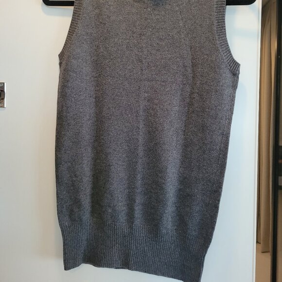 Dark gray short sleeve turtle neck sweater - Picture 3 of 3